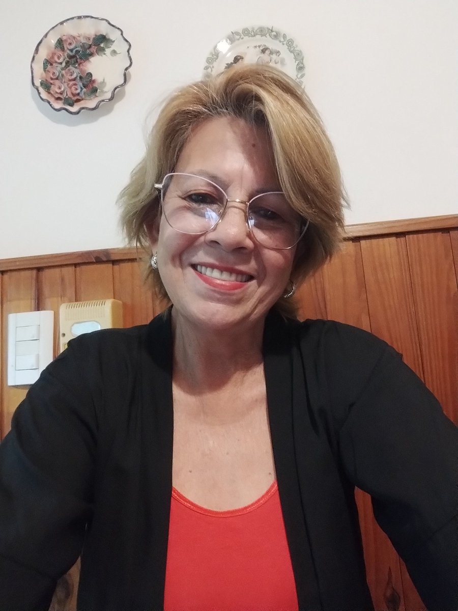 julia80577's tweet photo. Feliz Día Bellas mujeres❤️❤️ https://t.co/A6yUTv0JYf