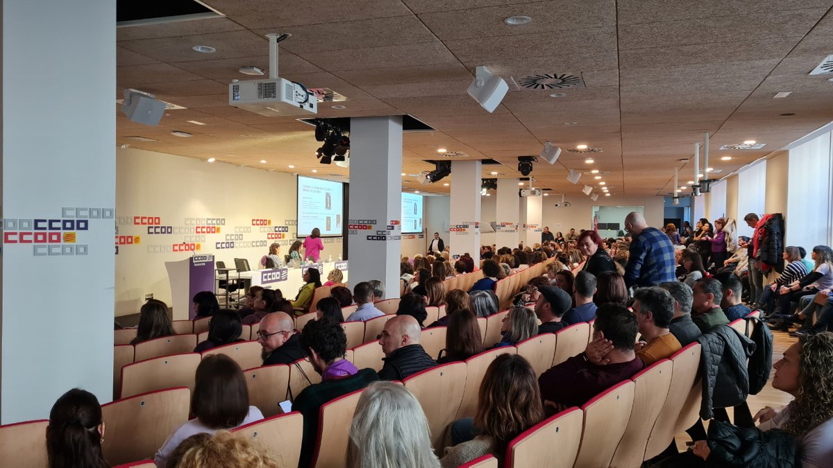 FICCOOCat's tweet photo. 🟣 Les dones de #CCOOindústria avui estem presents a l'acte central de @ccoocatalunya amb motiu del 8 de Març, en el qual reflexionem sobre els avenços i els reptes en la lluita per la igualtat, i amb un missatge clar AMB CORRESPONSABILITAT TOTHOM HI GUANYA!
#8Mcorresponsabilitat https://t.co/fjO4LTlMGw