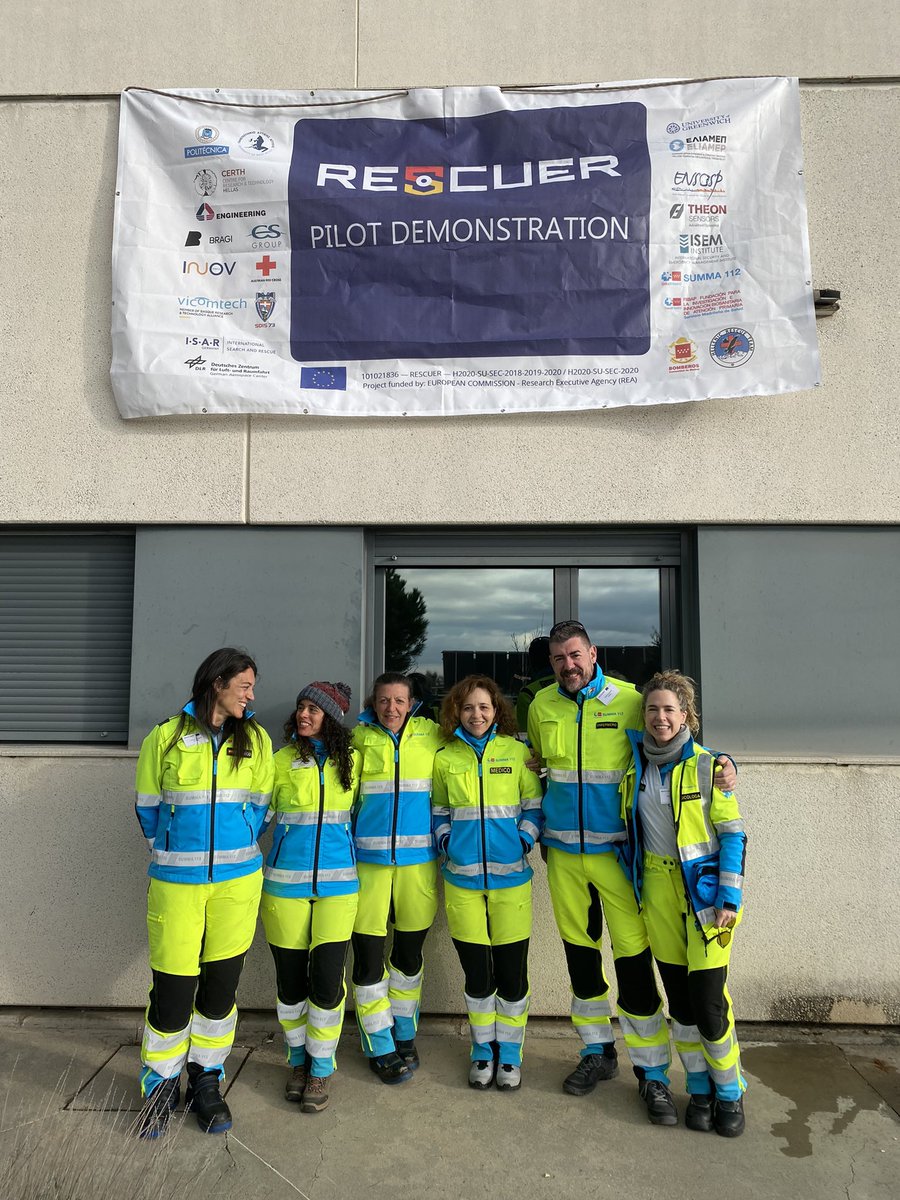 Orgullosa de mi equipo #SUMMA112 en  #rescuerproject aprendiendo de las mejores 🥰 <a href="/piensaenpositiv/">Ana Cintora</a>