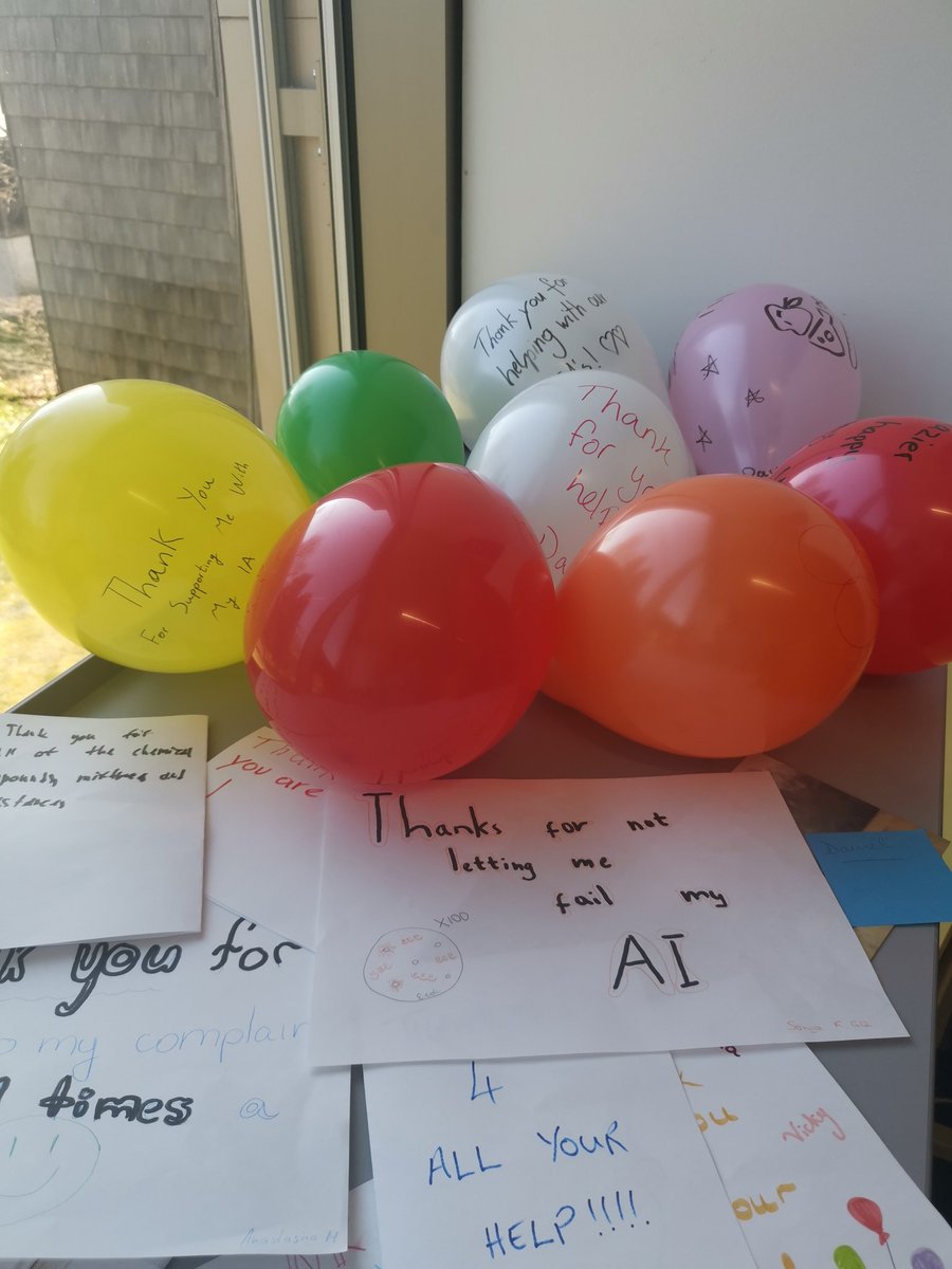 drbrazier's tweet image. #TECHOGNITION Desk is covered in balloons and thank you notes. No work is being done today😁