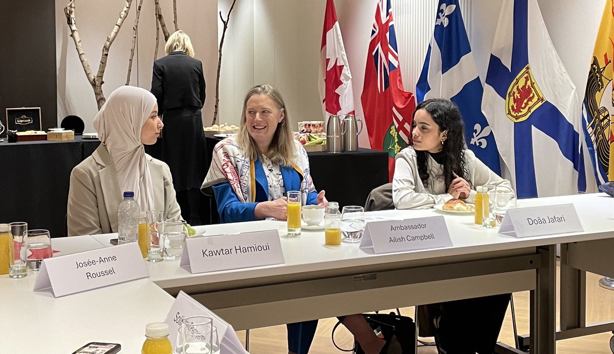 Canada2EU's tweet photo. A great way to start #IWD, meeting the #DiplomatForADay prizewinners, with Amb @Ailish_Campbell and 🇨🇦🇬🇧🇺🇸  colleagues. Always inspiring to hear from young women and hopefully inspire some to become diplomats! https://t.co/2Nq2ZEXGyH