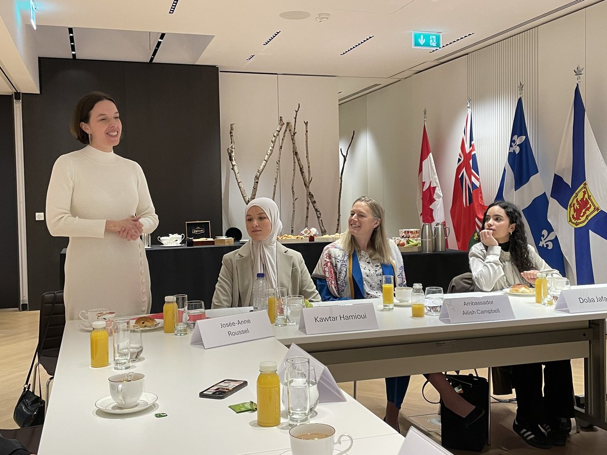 Canada2EU's tweet photo. A great way to start #IWD, meeting the #DiplomatForADay prizewinners, with Amb @Ailish_Campbell and 🇨🇦🇬🇧🇺🇸  colleagues. Always inspiring to hear from young women and hopefully inspire some to become diplomats! https://t.co/2Nq2ZEXGyH