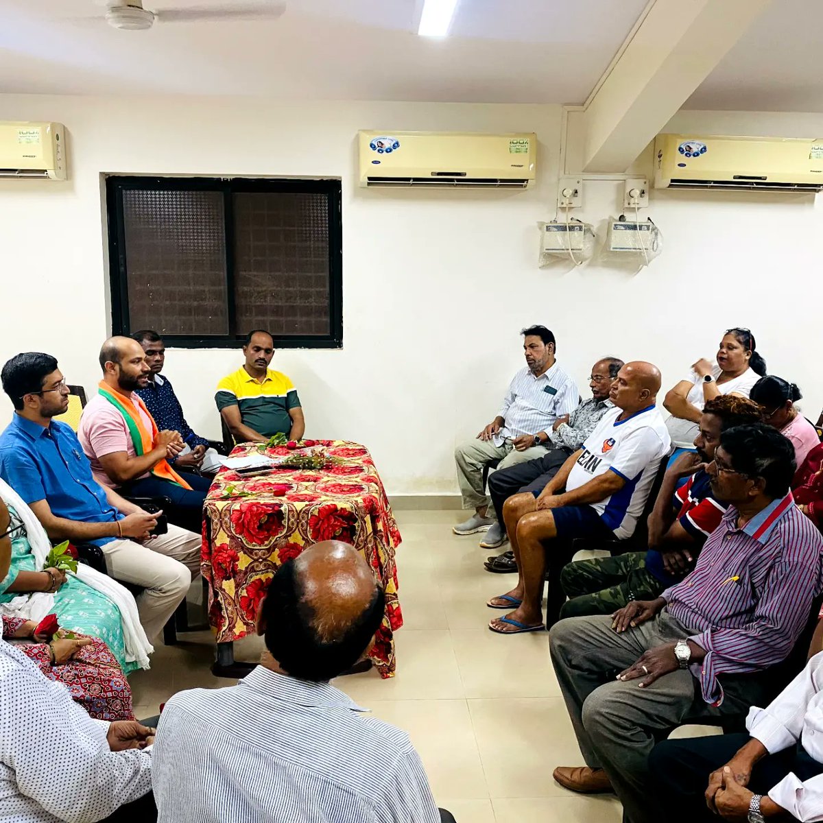 Joshua_De_Souza's tweet photo. Conducted an engaging and interactive meeting with people of the BJP Goa Minority Morcha representing constituencies including #Marcaim and #Cumbarjua. 

Through joint efforts and meaningful conversations, we aim to foster mutual trust and understanding among minority communities. 

#BJPMinorityMorcha #MinorityMorcha #BJPMM #JoshuaDeSouza #StrongerMapusa #Goa