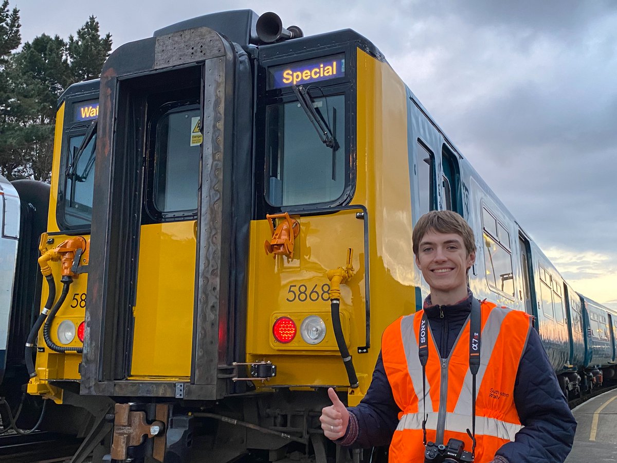 Francis got an exclusive look at the train following it’s repaint at our depot in Bournemouth🖌️ He was pretty impressed as you can see!🤩 The train is back on the network today, so be sure to look out for it 🚄