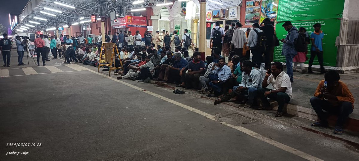 KuttiRamam's tweet photo. @GMSRailway @SalemDRM @DRMPalghat Dear sir# justice Icf @ southern railway apprentices candidates 
Pls sir  save railway apprentices familys,🙏🙏🙏 https://t.co/THQFprPpOy