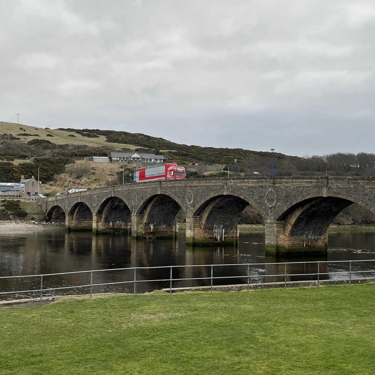 daunderworks's tweet photo. Just clocked 600 km walking. This bridge (Banff, Scotland) built in ~1775, carries an artic-lorry (44t max) every few minutes. Engineered 250 years ago for horse/cart (2t max). Not fancy, just simple and honest engineering. I'm collecting metaphors for building better software. https://t.co/eZOXIC6p6M