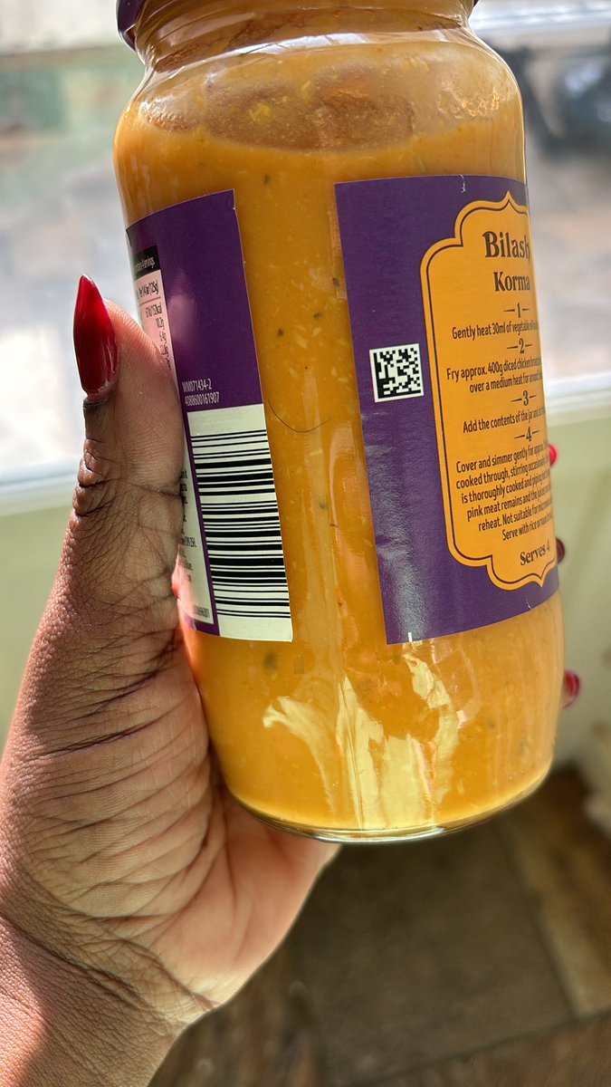 TrishTheAdvisor's tweet photo. Erm @AldiUK why is there a hair in my jar sauce that hasn’t even been opened yet! https://t.co/XAAPY4TASl