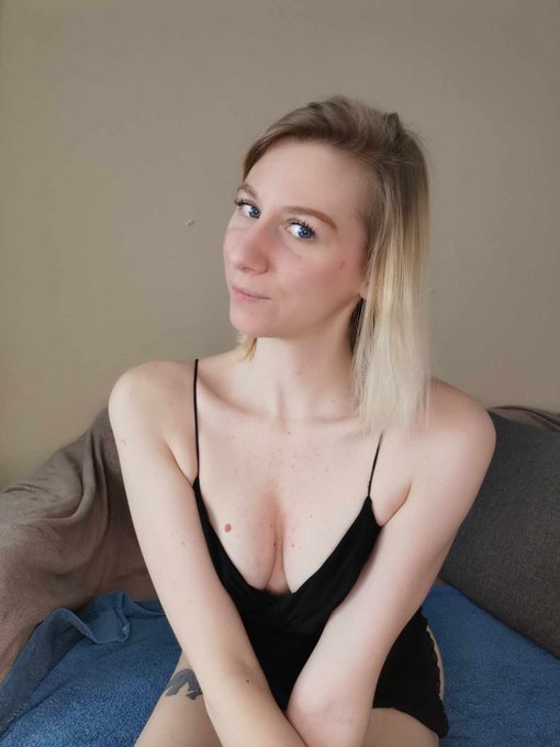 Et c'est parti pour le live :D https://t.co/P6KBkbh9Nc https://t.co/jyoqKbIAmq<a href="/tag/bdsm"class="tags"><span>#bdsm</span></a><a href="/tag/cam4"class="tags"><span>#cam4</span></a>