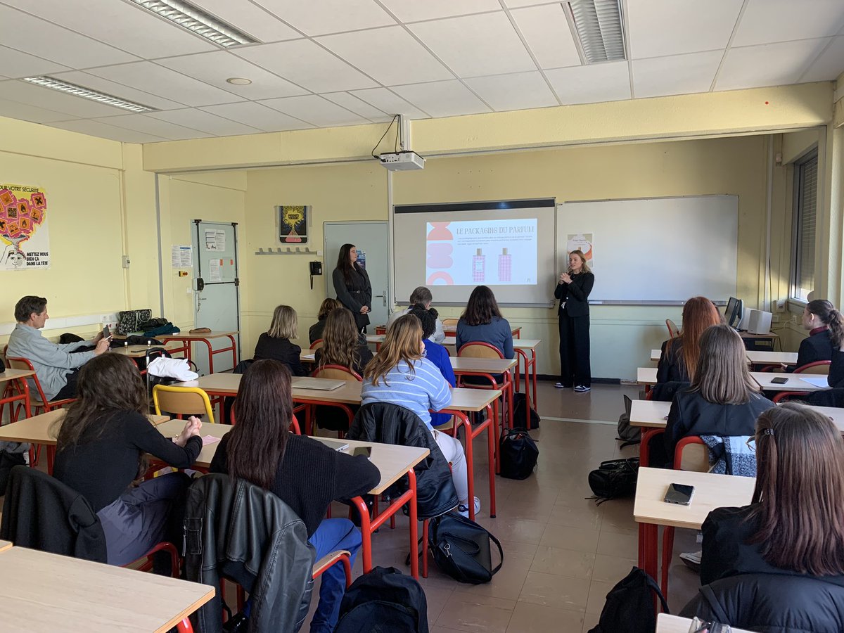 La cosmeto d’Helene tweet media