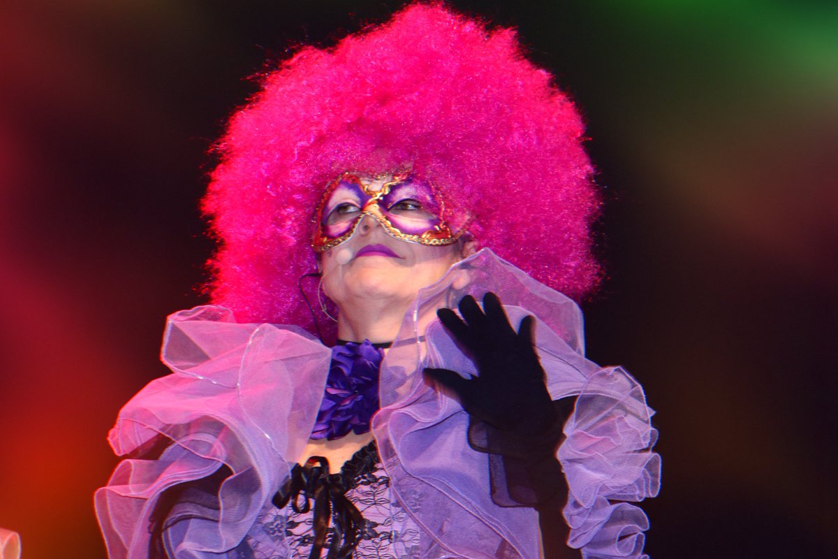 🟣 Ni un pas enrere, només mirant endavant i lluitant diàriament, fins que no calgui discutir el què hauria de ser una normalitat igualitària, 8M dia internacional de la dona 💜
#8m #diainternacionaldeladona #colleres #fortesivalentes