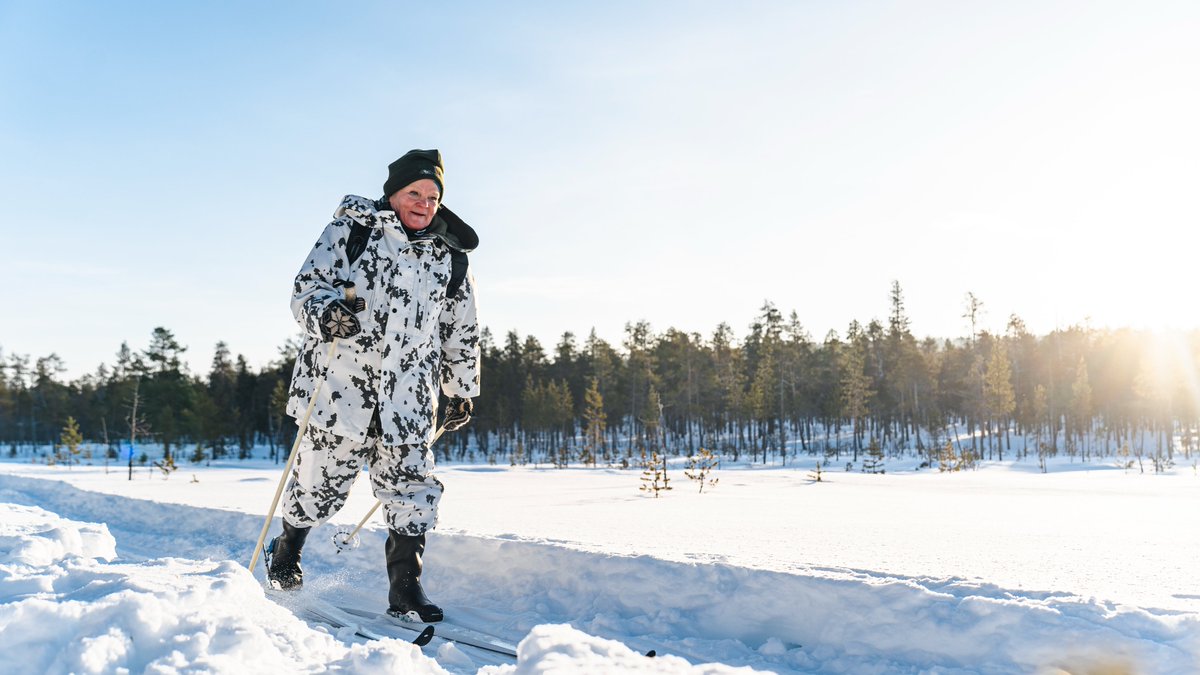 Aurinkoista kansainvälistä naistenpäivää kaikille! Kuvassa Ivalon Rajajääkärikomppanian ravitsemispäällikkö Annikki Länsman hiihtämässä 45km pituista valamarssia yhdessä saapumiserän 1/24 varusmiesten kanssa. #Naistenpäivä
