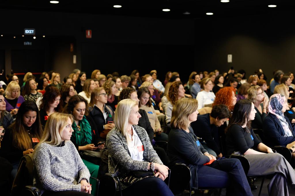 🔴 Avui, en el Dia Internacional de les Dones, celebrem la Jornada #Donesqueacompanyendones!

Posem en valor l’acompanyament i suport que les dones reben durant la seva trajectòria professional i que des de <a href="/barcelonactiva/">Barcelona Activa</a> fomentem en diferents programes de Lidera.

Comencem! 🚀