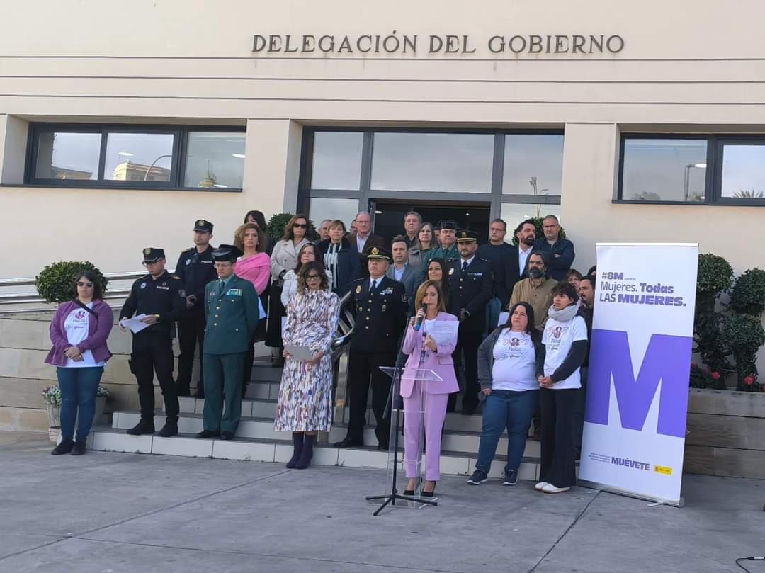 AmlegaMelilla's tweet photo. Acudimos a la lectura del manifiesto #8M
Desde @DelegGobMl mantienen firme su compromiso de erradicar la violencia contra las mujeres y se comprometen a combatirla a través de la sensibilización de la sociedad referente a la violencia machista, dando valor a la educación sexual. https://t.co/z33PRJdxps