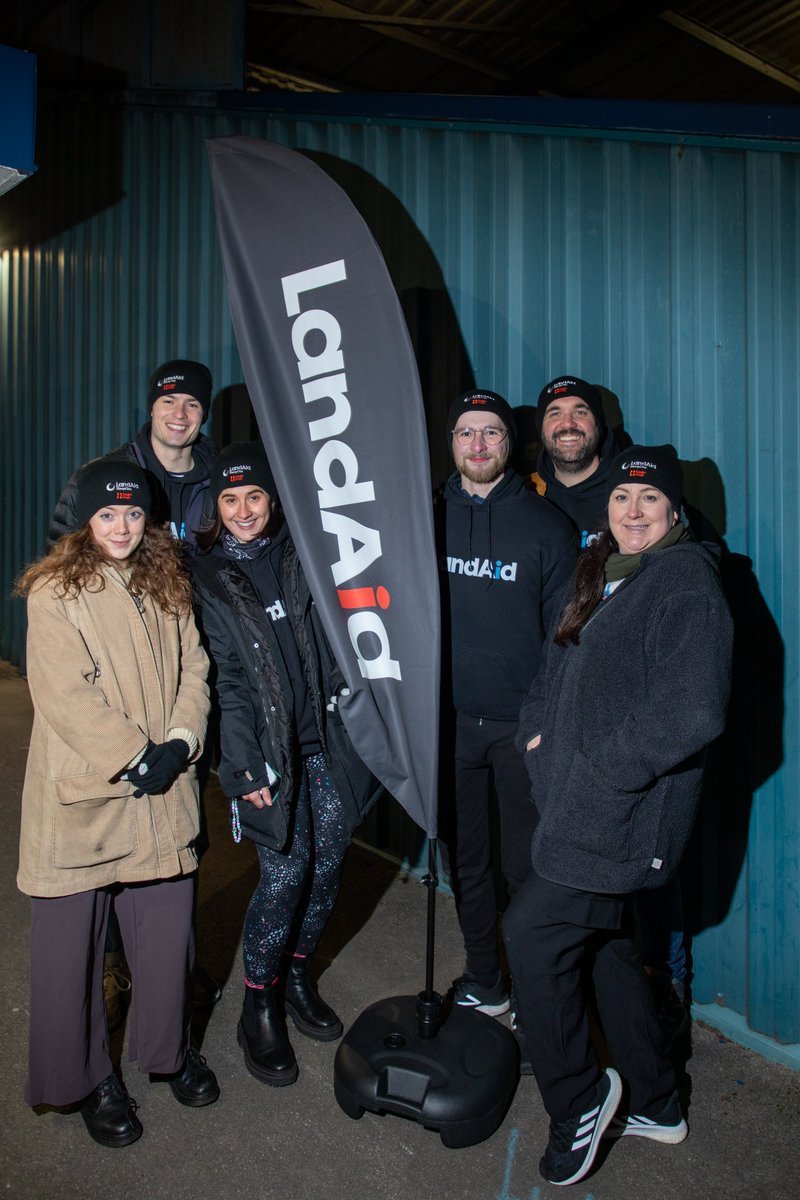 What. An. Evening! 🌙Last night, our amazing supporters came together in their masses across the UK to SleepOut to #EndYouthHomelessness. Together, they have so far raised over £635,000 and counting Support those who took part:  bit.ly/3v1eBUp #FridayHero’s