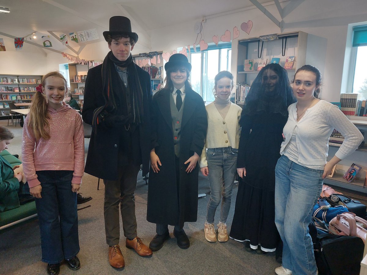 World Book Day 2024, a day of iconic books and the message 'you are a reader'
<a href="/WorldBookDayUK/">World Book Day UK 📚</a> 
<a href="/SibfordOxon/">Sibford School</a> 
<a href="/SibfordEnglish/">English | Sibford School</a>