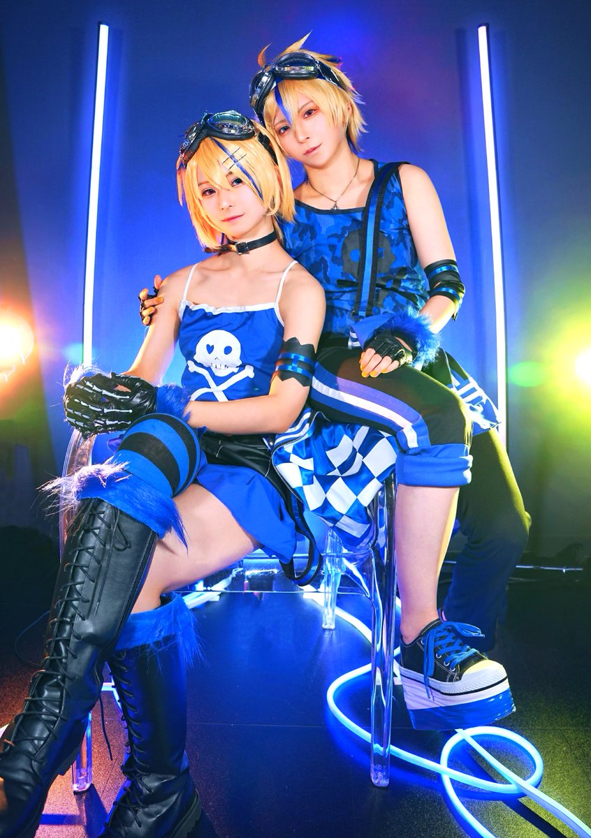 _mirror_02's tweet photo. コスプレ   │    鏡音リン・鏡音レン
￣￣￣￣￣￣￣￣￣￣￣￣￣￣￣￣￣
            バーニングストーン
          ライトニングストーン

photo：catcher https://t.co/N3864DFgWP