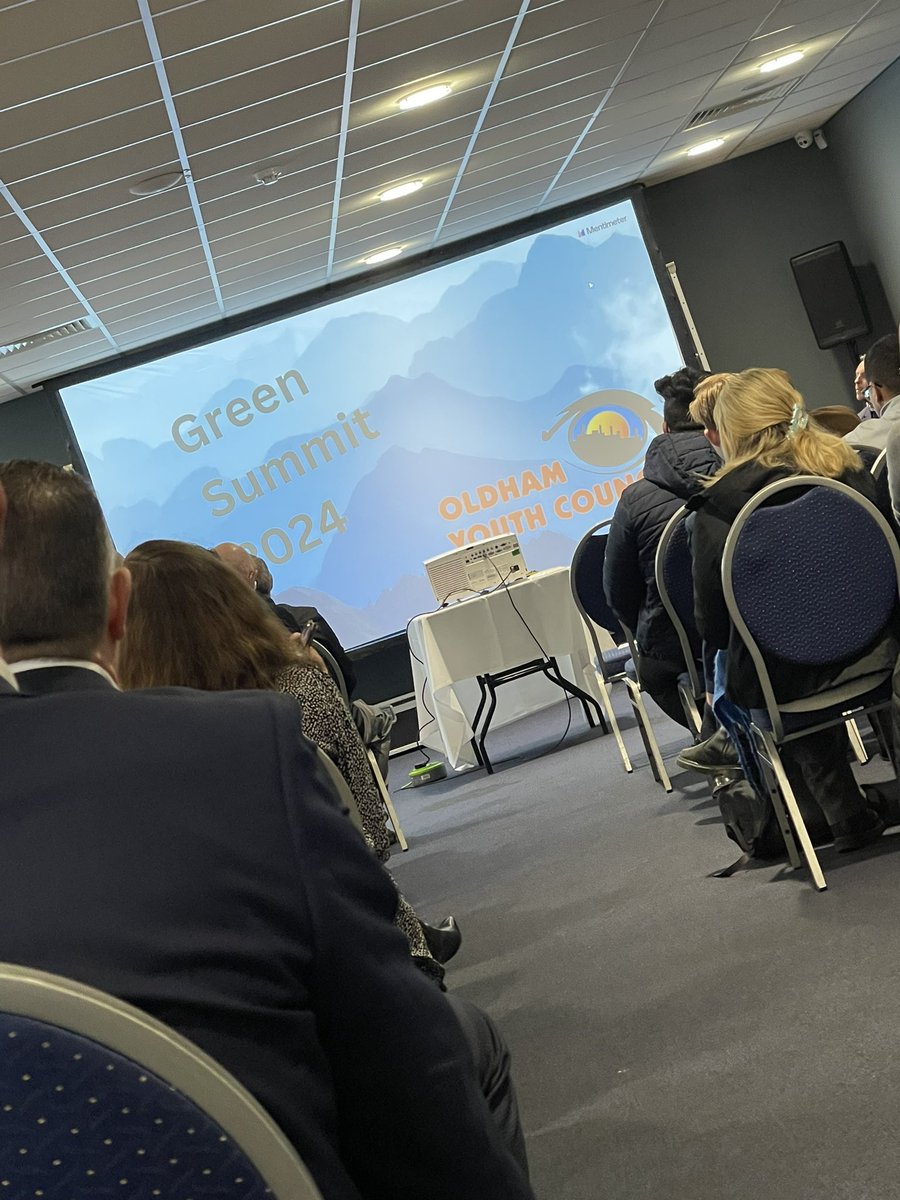 mahdloyouthzone's tweet image. Incredible welcome by @OldhamYC this morning @OldhamCouncil #greensummit. Great to see young people encouraging &amp;amp; challenging the business community to play their part. Looking forward to an interesting morning &amp;amp; finding out how we can play our part too. #loveoldham #oldhamhour