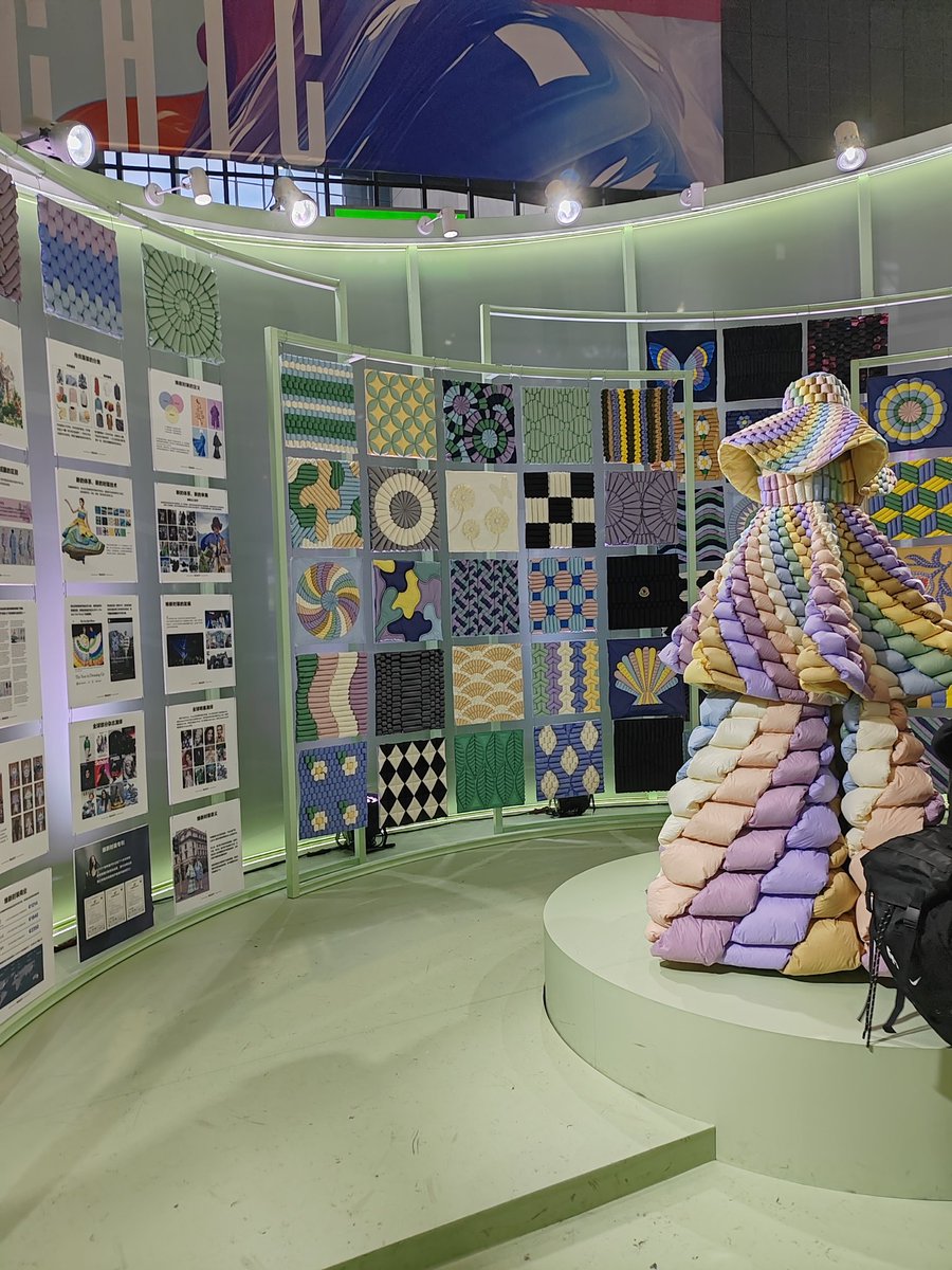 gu_zhou48271's tweet image. #intertextile
逛了intertextile面料展！好多kirakira的设计，超级好看！下定了决心一定要努力学习做出这么多好看的面料 ！！✧٩(ˊωˋ*)و✧