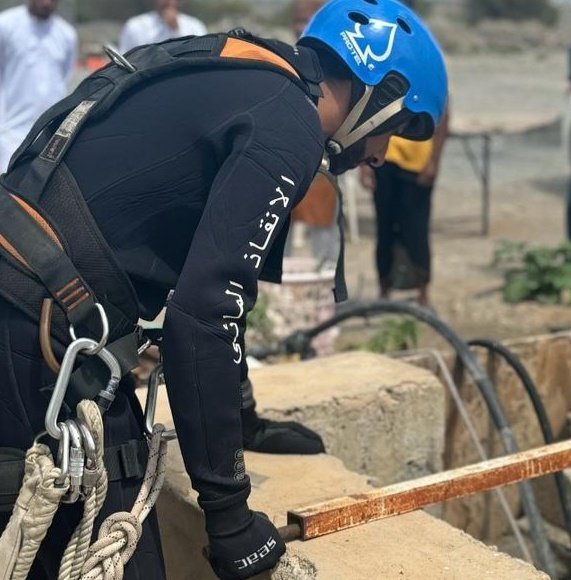 استجابت فرق الإنقاذ والإسعاف بإدارة الدفاع المدني والإسعاف بمحافظة #الداخلية لحادث سقوط شخص في بئر بولاية #منح ، حيث تمكنت الفرق من إنقاذه ،ونقله إلى المستشفى متأثراً بإصابة متوسطة.

#هيئة_الدفاع_المدني_والإسعاف