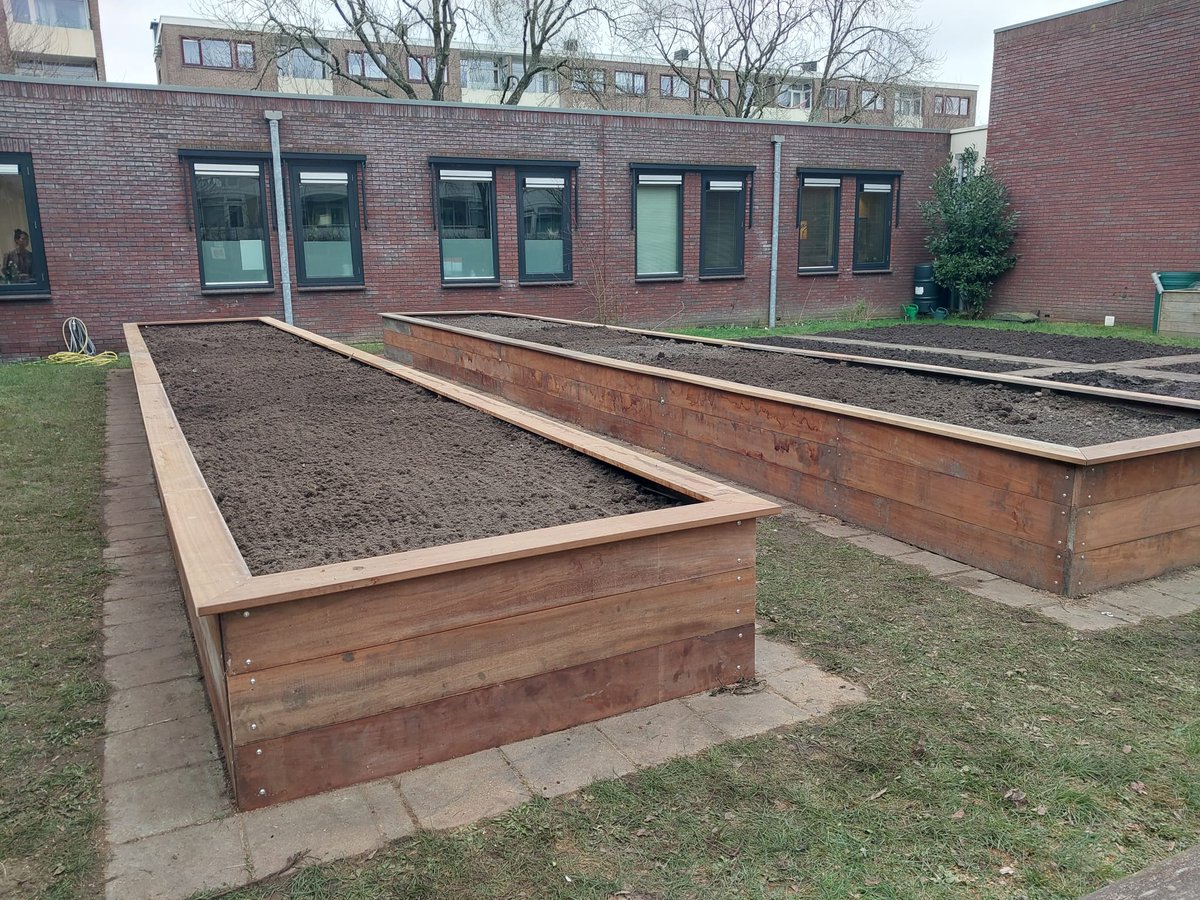 In  het kader van een participatieproject SWO voor de <a href="/gem_groningen/">Gemeente Groningen</a>  hebben het wij naar aanleiding van een idee van de bewoners uit de wijk Wijert meerdere moestuinbakken hersteld en vernieuwd bij het MFC de Wijert. #groeningoedehanden