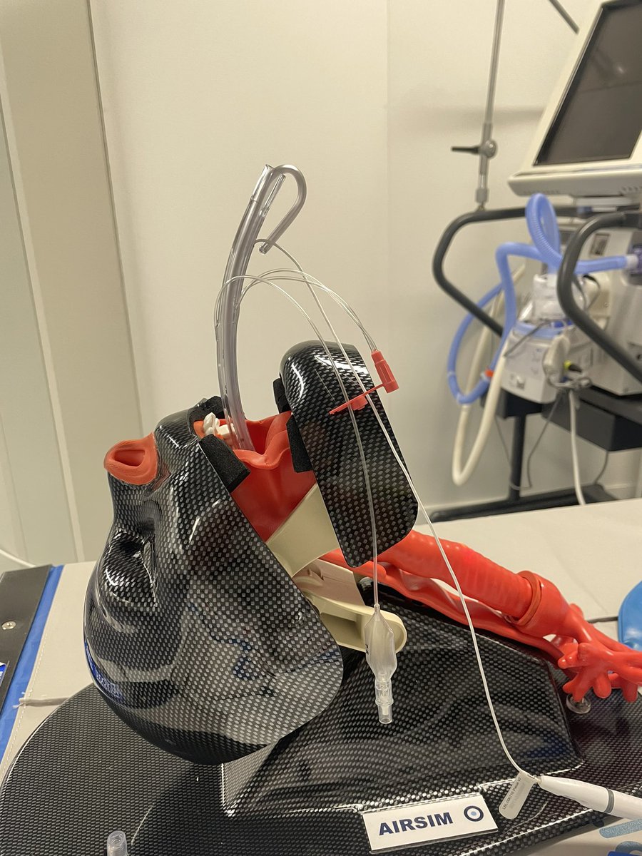 BroncoscopiaUCI's tweet photo. Hemos tenido la oportunidad de usar en el BadaFibro 2024 @hgermanstrias, el tubo endotraqueal VivaSight 2 SLT, tiene una cámara de vídeo integrada.
-Permite la visualización continua de la posición del tubo y del bloqueador endobronquial. @AmbuEurope @SOCMIC https://t.co/dgdQZN0v7y