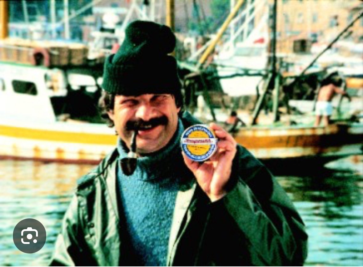 LucaBizzarri's tweet image. Dimmi che almeno lavorano gratis, quelli della comunicazione. Dimmi che non li paghi.