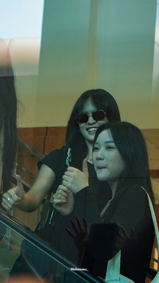 Abbasseu_'s tweet photo. Bestie 🤜🏻 @R_AdelJKT48 @L_MarshaJKT48 https://t.co/5TWovWBtST