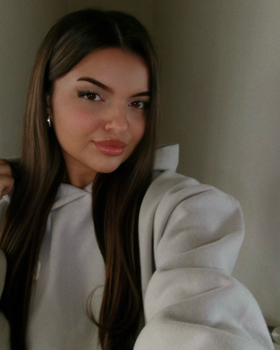 BabcAgata's tweet photo. I'm working today, how are you? https://t.co/aSeXmxxRst