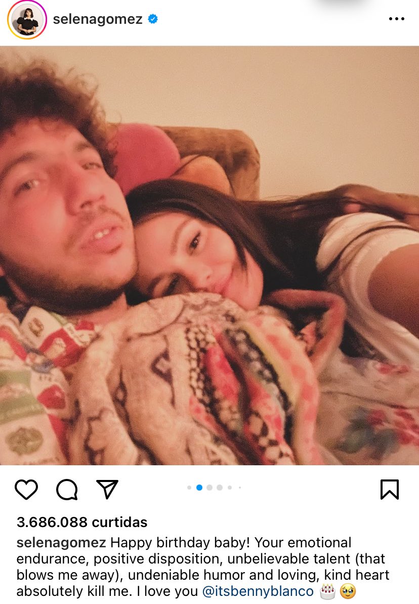 eduardacxrvalho's tweet photo. a selena gomez escrevendo um TEXTO pra esse namorado horrososo moribundo dela e ele respondendo com uns emojis https://t.co/hFlZ4Pzuqr