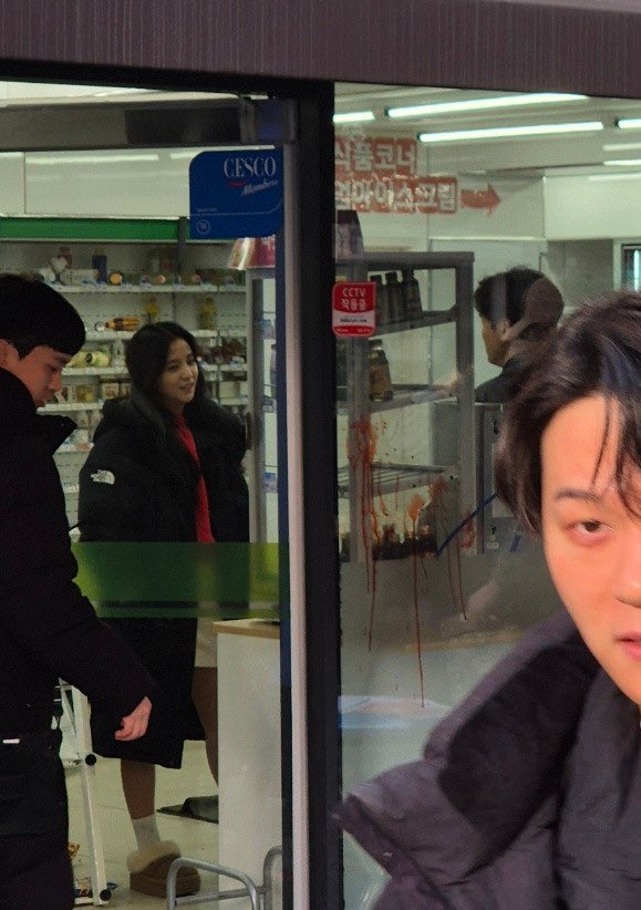 Actress #JISOO was spotted filming ‘Influenza’.