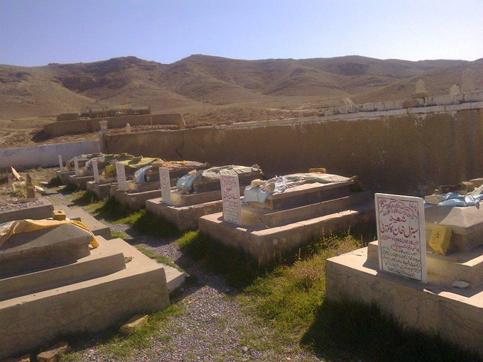 balochtarikh's tweet photo. On December 25, 1965, Nawab Nauroz Khan breathed his last in Civil Hospital Hyderabad. Mir Rafique Ahmed, with respect, carried on the family tradition of laying to rest the Baloch leaders. Their stories are etched in history, inspiring generations.

#BalochistanHistory https://t.co/m9CTblGUUw