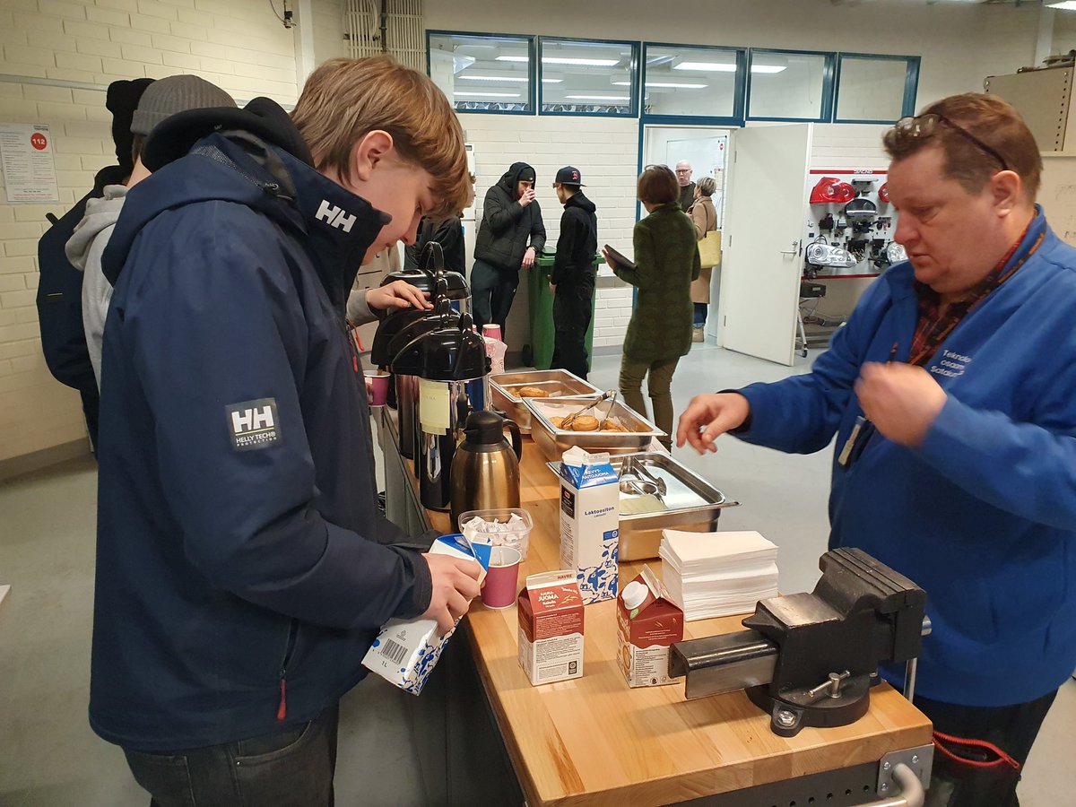 Sataedun ensimmäiset Tulevaisuuskahvilat on järjestetty eri aloilla Ulvilassa. Tavoitteena parempi tulevaisuus ja Sataedu myös opiskelijoiden näkökulmasta. Keskusteluja, yhteistä pohdintaa ja tietysti kahvia. #Sataedu #ammatillinenkoulutus #strategia #tulevaisuus #Sataedu2025