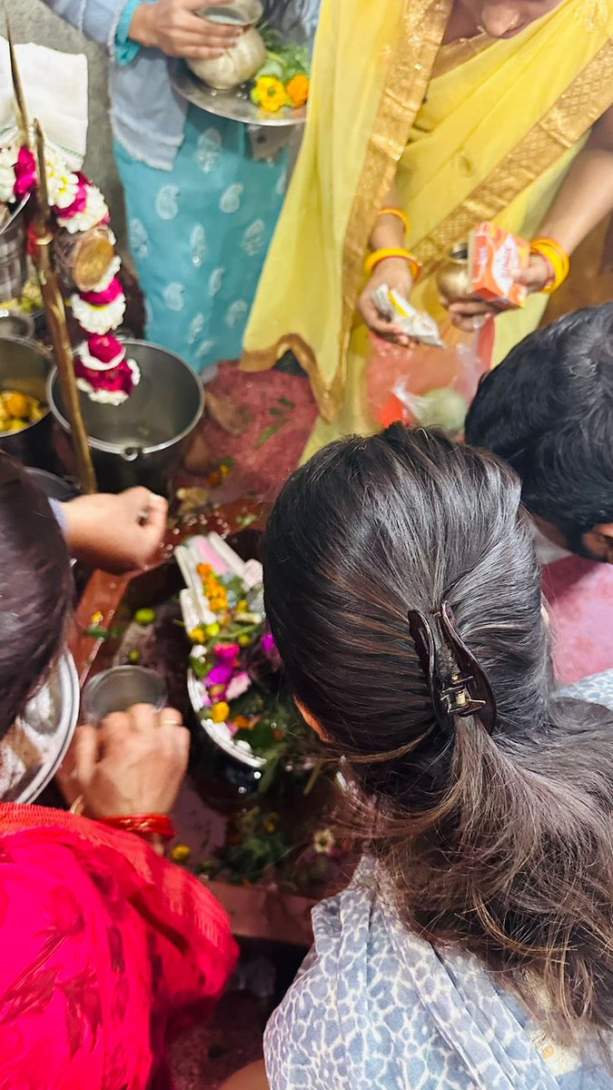 ॐ नमः शिवाय। 
देवाधिदेव महादेव भगवान शिव जी की आराधना के पावन पर्व 'महाशिवरात्रि' की आप सभी को हार्दिक बधाई एवं शुभकामनाएँ!
