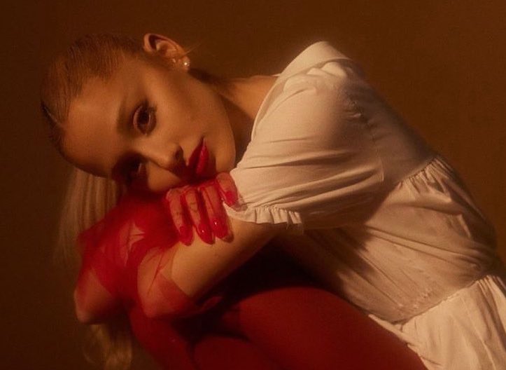 Ariana Grande Tour FR tweet media
