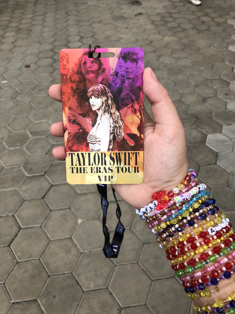 marielleswift's tweet image. see you loml 😭 @taylorswift13 @taylornation