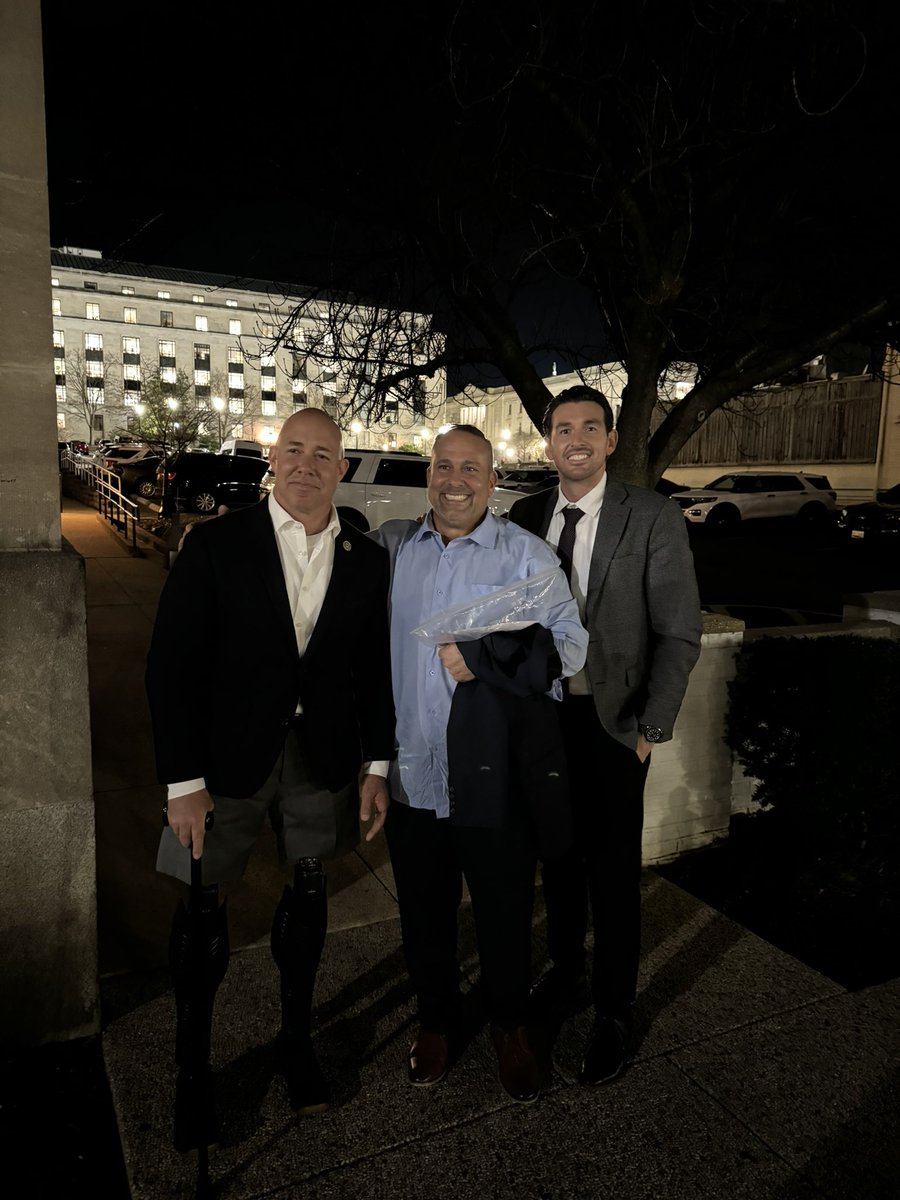MatthewFoldi's tweet photo. WATCH: STEVE NIKOUI IS FREED!!!!

Thank you @RepBrianMast!!!!!!! https://t.co/lKY1yyaVlO