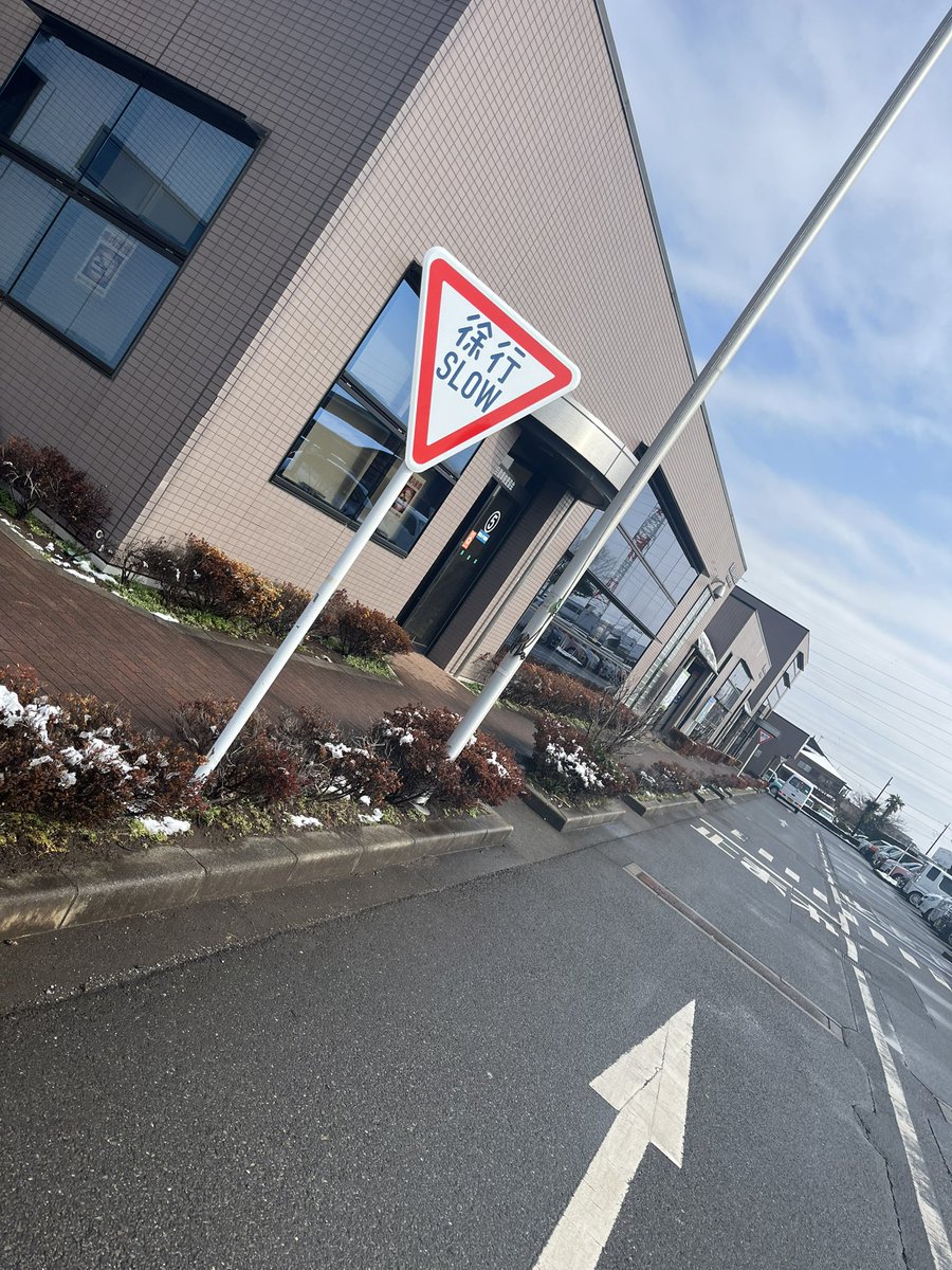 LB_MOTORZ's tweet photo. 今日は朝起きたらまた銀世界になっててビックリ😳
なんだかんだ今年は3回？4回？雪降ったから暖冬の割に結構雪降ったな☃️
と思いつつ軽自動車の名義変更✏️ https://t.co/Aypdj817Iq