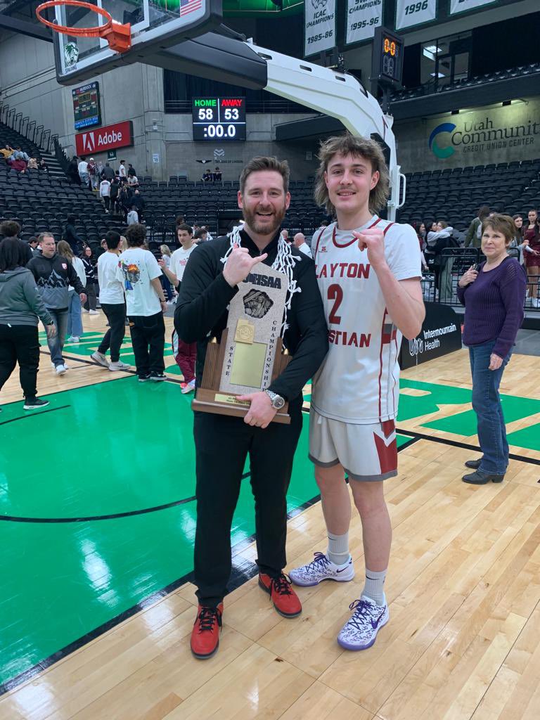 ConnorBurrowsss's tweet photo. 4A State Champions 🏆

Awesome season with a great bunch of teammates was so sick to go 26-3 breaking the school record. So stoked to be able to get my first Championship Ring and want to thank Coach Stanley, Coach Marquis and Coach Igor for all the work they put into us everyday https://t.co/2YDalkJkVJ