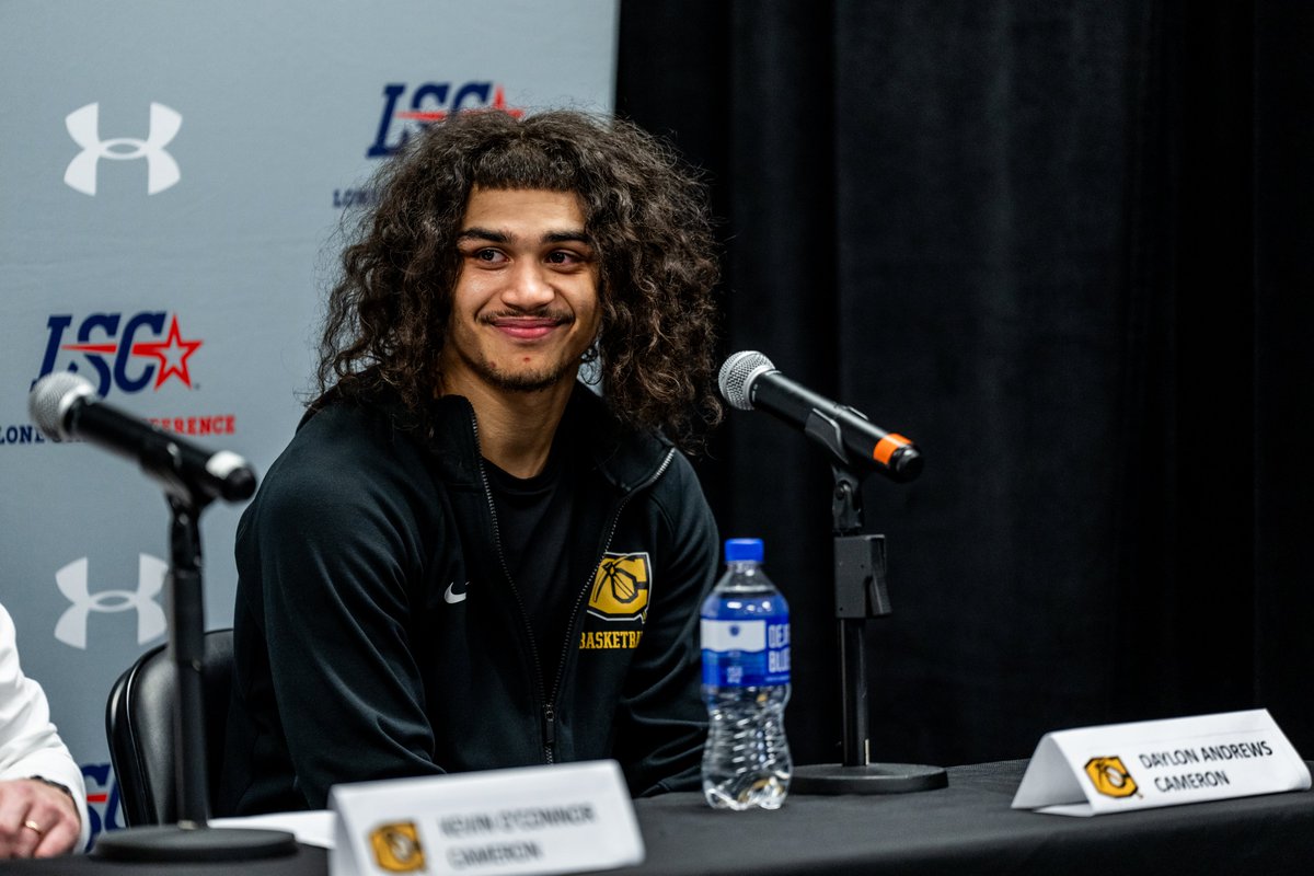LoneStarConf's tweet photo. Scenes from 𝙇𝙎𝘾 𝘽𝙖𝙨𝙠𝙚𝙩𝙗𝙖𝙡𝙡 𝘾𝙝𝙖𝙢𝙥𝙞𝙤𝙣𝙨𝙝𝙞𝙥 Day 1 press conferences. 📸😎🎤

#LSCmbb #D2mbb https://t.co/jQl4296CPG