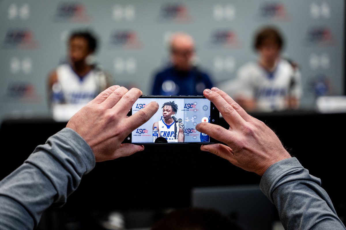 Scenes from 𝙇𝙎𝘾 𝘽𝙖𝙨𝙠𝙚𝙩𝙗𝙖𝙡𝙡 𝘾𝙝𝙖𝙢𝙥𝙞𝙤𝙣𝙨𝙝𝙞𝙥 Day 1 press conferences. 📸😎🎤

#LSCmbb #D2mbb