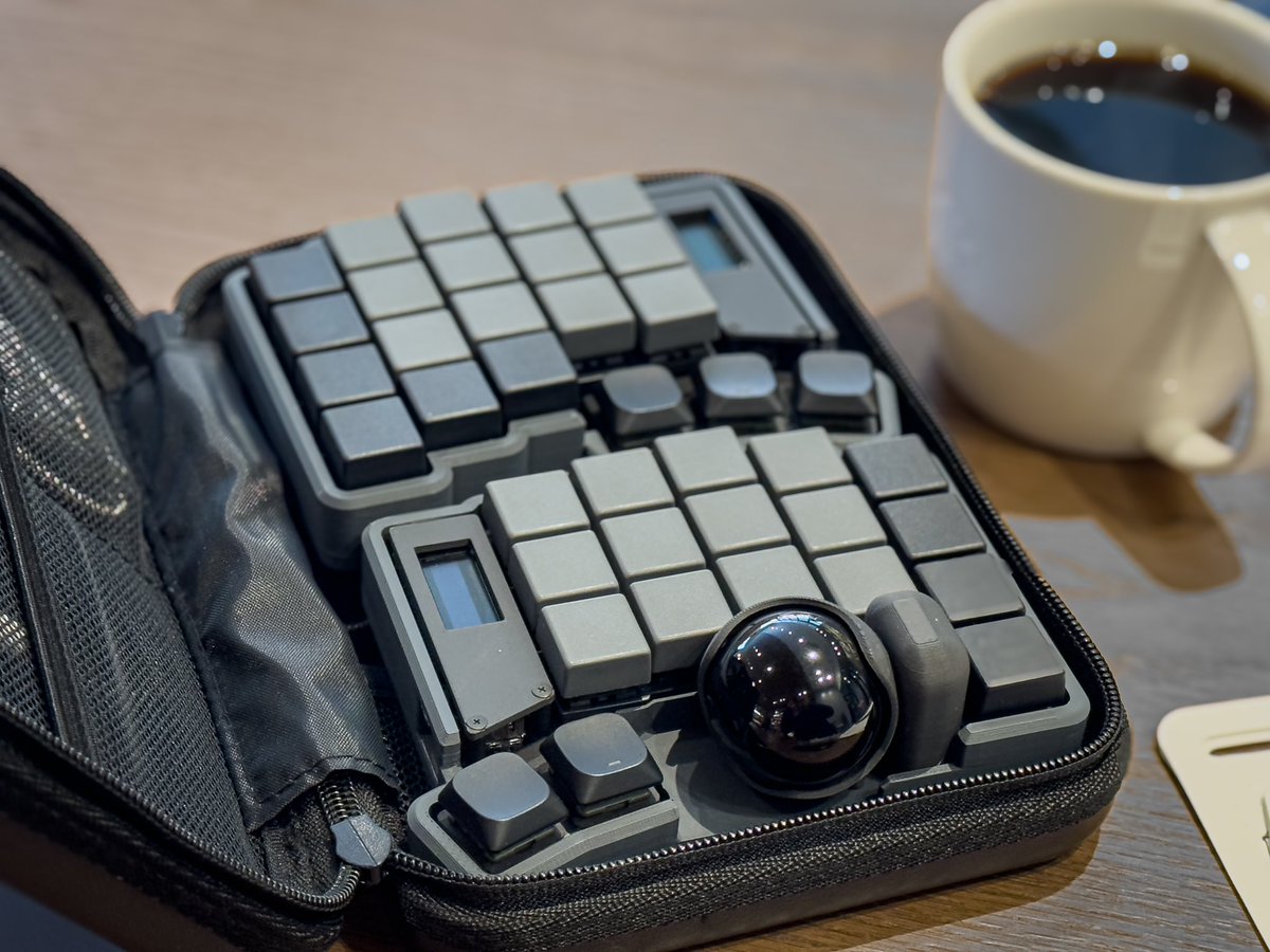 Keyball39　オールシルバー　マット仕上げ 茶軸 収納ケース付き コレこそ理想のKeyball39用ハードケースですね完ぺき。 ありがとう