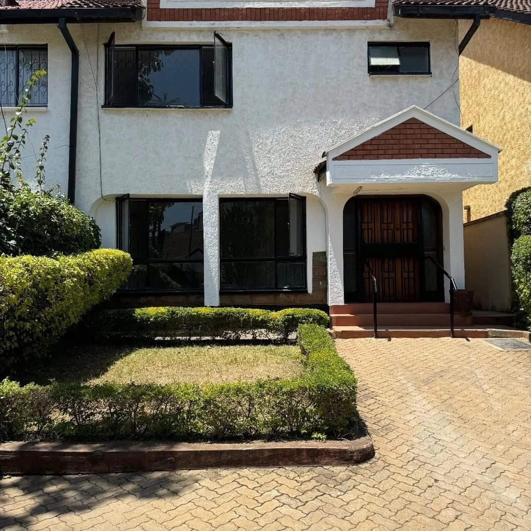 realtyke's tweet photo. 📍Kileleshwa 

4 Bedroom Townhouse with a dsq plus a 1 Bedroom Guestwing.

Rent is Kes 150,000
Sale at Kes 40M

Contact us;
       0723 850439 https://t.co/8RP4dKH6JJ