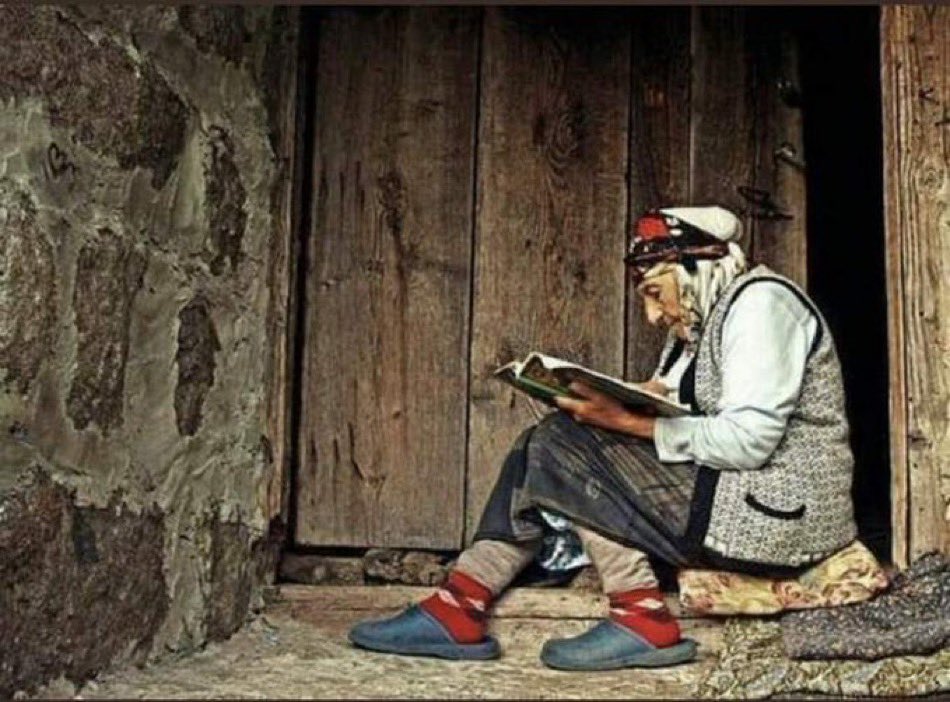 Cehaletin tek korkusu kadındır çünkü kadın öğrenirse çocuklarına da öğretir. 

 #8MartDünyaKadınlarGünü  🌸