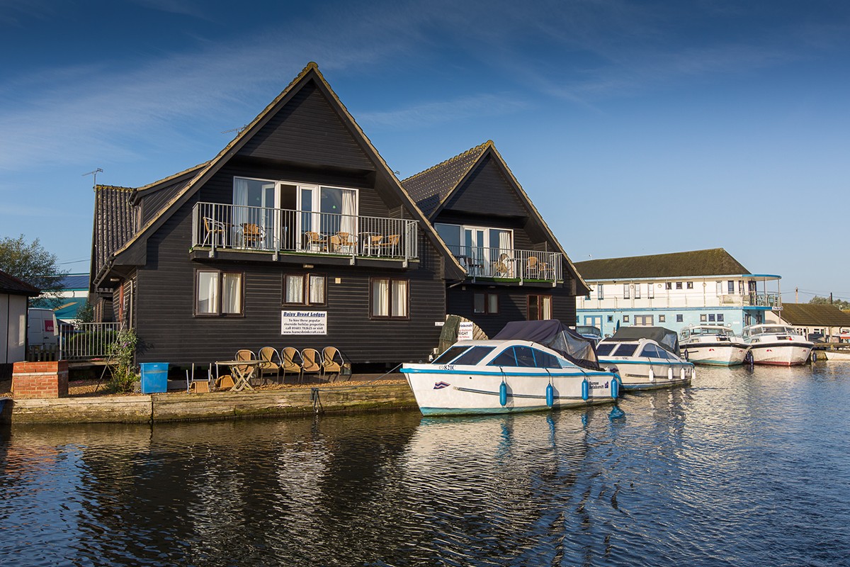 Last minute Easter Hols availability in Coot. Great for family holidays. Fishing from garden, complimentary day boat, room for granny and dog too!
barnesbrinkcraft.co.uk/holiday-cottag…

#NorfolkBroads #Wroxham #Norwich #BoatingHolidays #HolidayCottages #VisitTheBroads #DogFriendlyHolidays