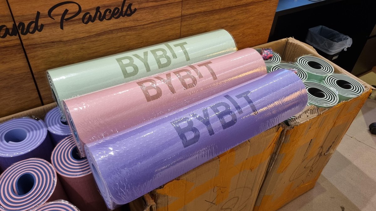 Bybit_Learn's tweet photo. ๐ This International Women's Day, @Bybit_Official is celebrating the amazing women in our company with a special gift: customized yoga mats! It's our way of saying thank you and supporting wellness and balance in their lives. Which color would you pick?
#CelebrateWithBybit #IWD https://t.co/zRXd7jj3VY
