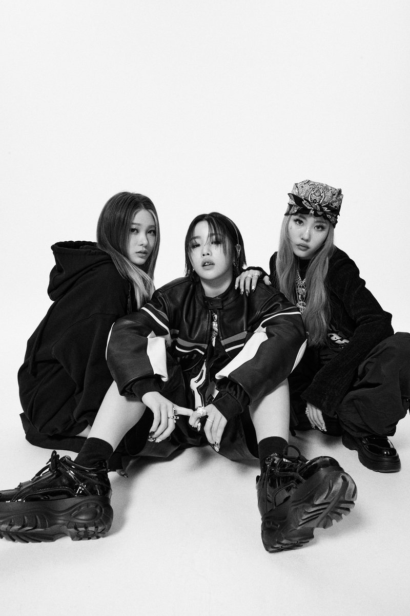 ROOKIE OF THE YEAR? 〈XXL〉 MARCH ISSUE - Black #1 💿 YOUNG POSSE