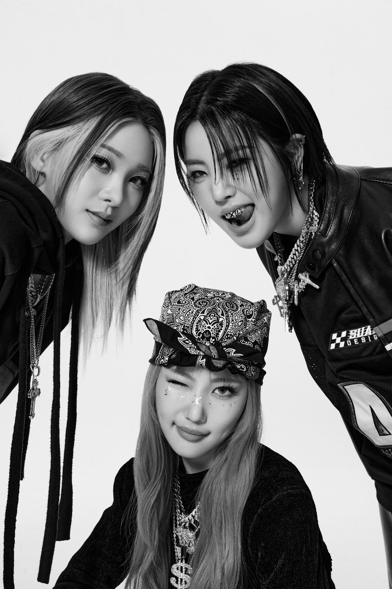 ROOKIE OF THE YEAR? 〈XXL〉 MARCH ISSUE - Black #1 💿 YOUNG POSSE