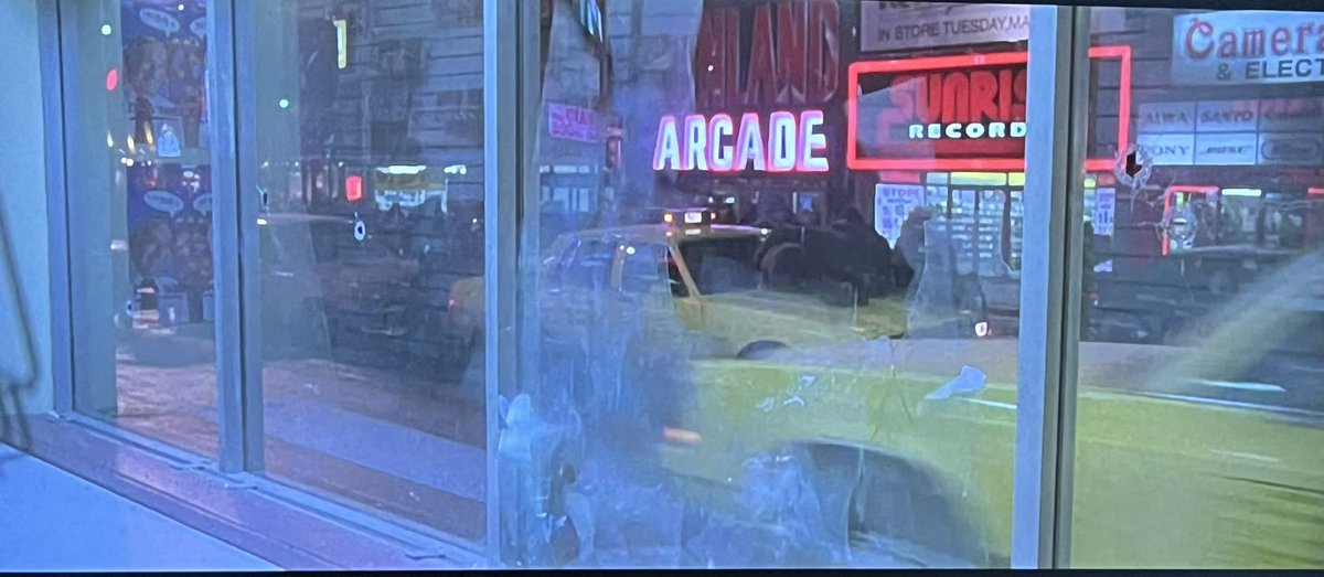 darringunn87's tweet image. Spotted @sunriserecords sign during a car chase in #MaximumRisk movie 🍿 🎥 with #natashahenstridge and #jeanclaudevandamme #movies #films