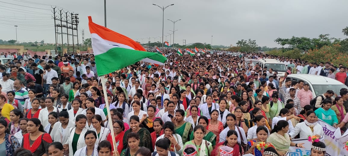 cgmgkm's tweet photo. यह तड़प है ऊंची उड़ान की
यह तड़प है कुप्रथा से आजादी की
यह तड़प है नव सृजन की
यह तड़प है संविदा मुक्त समतुल्य समाज की
नारी मे ही नव सृजन की शक्ति निहित है
संविदा कुप्रथा के विरूद्ध संघर्ष मे आपकी भागीदारी अतुलनीय है
महासंघ सदा आपका ऋणी रहेगा
अंतर्राष्ट्रीय महिला दिवस की शुभकामनाए https://t.co/MlZlXQAdMi