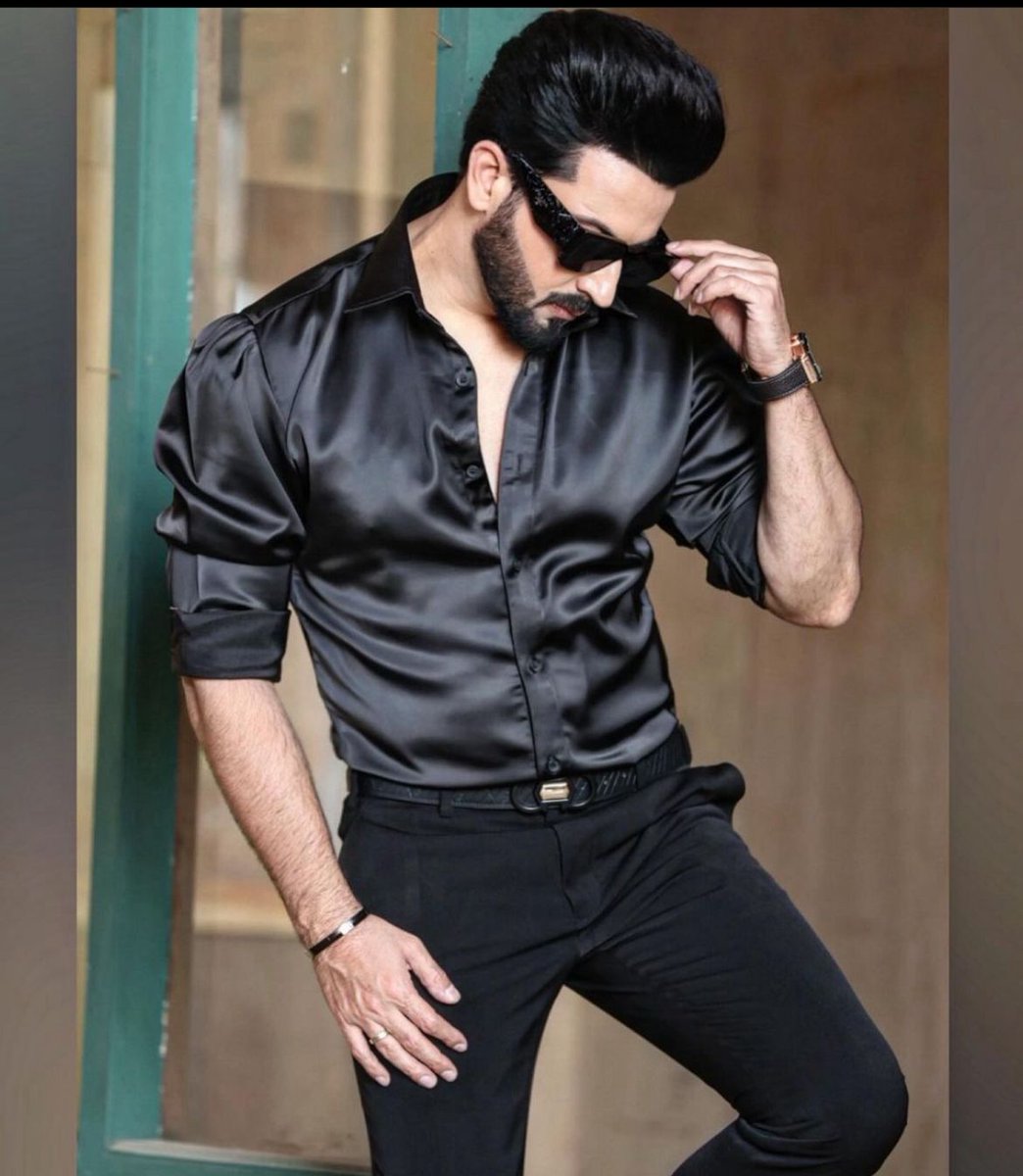 Dheeraj Dhoopar looks ravishing on this all black outfit ! #DD #DheerajDhoopar @DheerajDhoopar